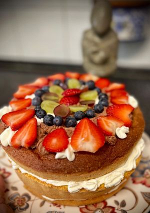 Una foto de Tarta de nata y frutas