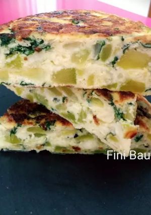 Foto principal de Tortilla de calabacín y espinacas rellena de queso