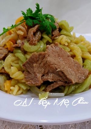 Hình của món Nui Xào Bò.