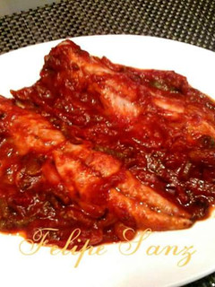 Una foto de Caballa con tomate al horno