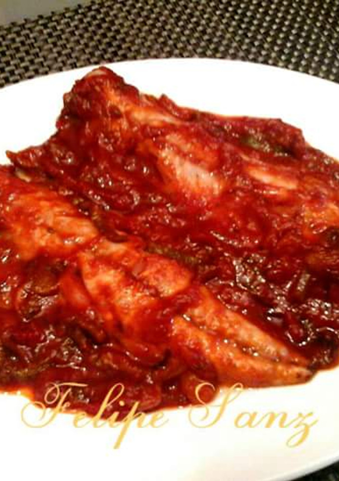 Una foto de Caballa con tomate al horno