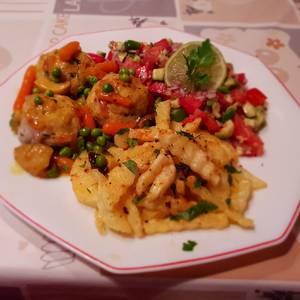 Albóndigas con salsa de vino y patatas al horno con esalada ?