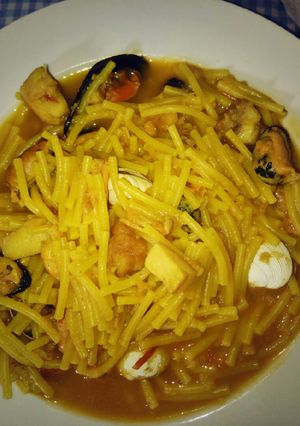 Una foto de Fideos a la marinera