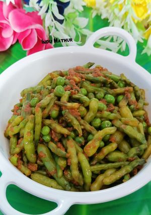 मोगरी मटर की सब्जी (mogri matar ki sabzi recipe in hindi) रेसिपी मुख्य फोटो
