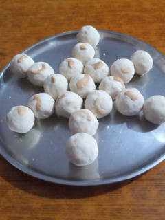 ரவை லட்டு (rava ladoo) (Rava ladoo recipe in tamil) செய்முறை முக்கிய புகைப்படம்
