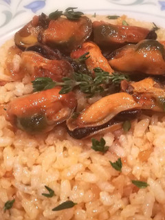 Una foto de Arroz con mejillones en salsa de vieiras