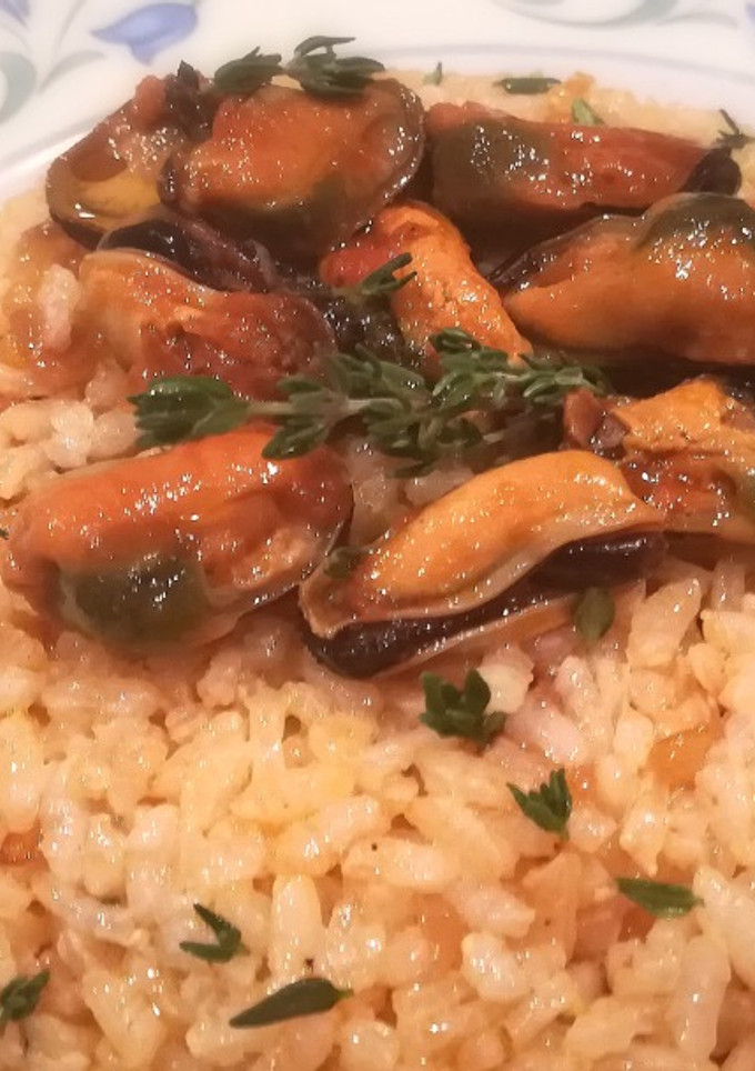 Una foto de Arroz con mejillones en salsa de vieiras