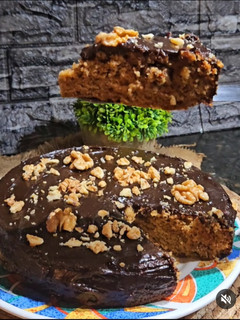Una foto de TORTA ECONÓMICA DE CHOCOLATE Y NUEZ ♥️