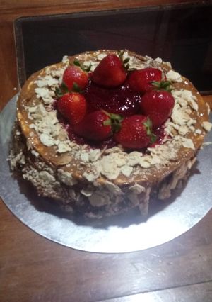 Una foto de Torta hojarasca manjar/frutos rojos