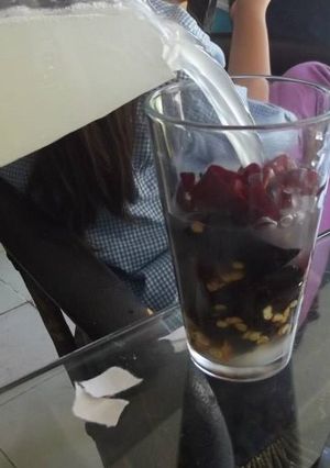 Una foto de Pulque curado con chile para guisos. También usado como cóctel salado