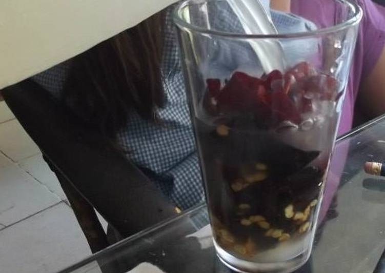 Pulque curado con chile para guisos. También usado como cóctel salado