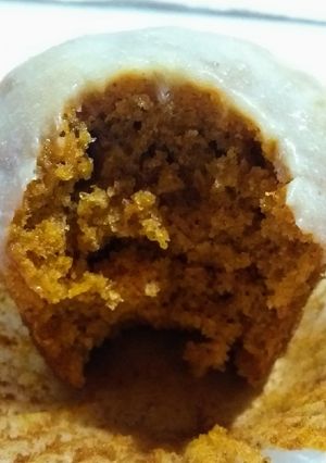 Una foto de Pumpkin Cupcakes/ Cupcakes de calabaza 🎃