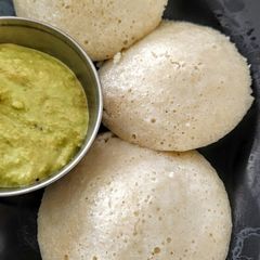 A picture of Idli.