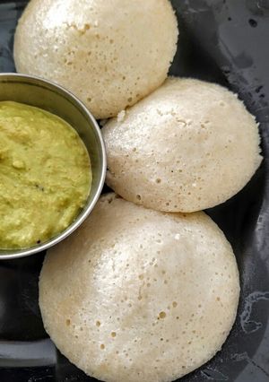 A picture of Idli.