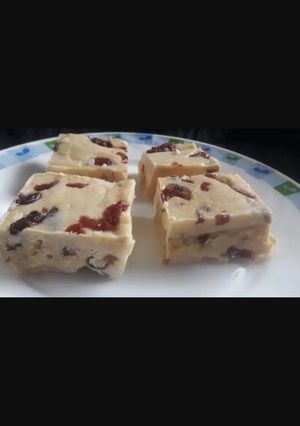 A picture of Cranberry chocolate fudge.