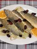 Filetti di branzino con finocchi e succo di arance