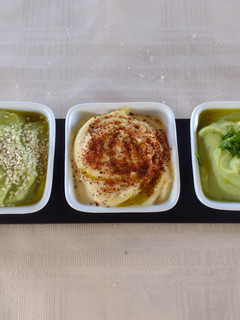 Una foto de Salsas para untar de garbanzos y cilantro