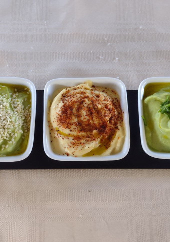 Una foto de Salsas para untar de garbanzos y cilantro