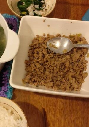A picture of Salty pork mince and Spinach soup.