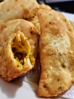 Una foto de EMPANADAS Rellenas con Carne y Sabor a Mantequilla...!