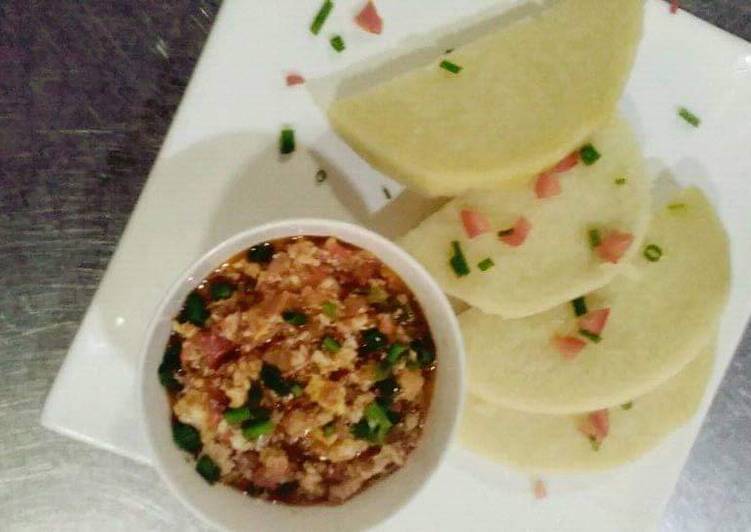 Boiled yam with egg sauce
