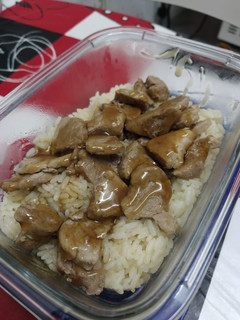 Una foto de 🐷 Solomillo de cerdo teriyaki con arroz