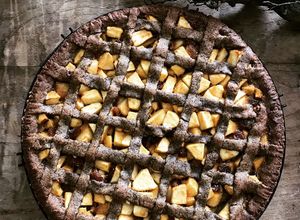 Foto di Crostata light di grano saraceno con mele, marmellata e uvetta#senzaburro