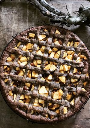 Foto di Crostata light di grano saraceno con mele, marmellata e uvetta#senzaburro