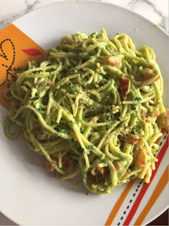 Una foto de Spaghetti con pesto de aguacate