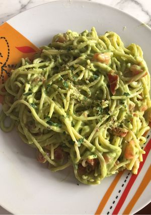 Una foto de Spaghetti con pesto de aguacate