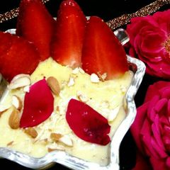 A picture of Strawberry custard pudding.