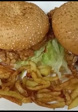 A picture of Crisp fry chicken burgers 👌😋.