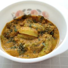 A picture of Masala Tindora (Ivy Gourd) with Potatoes.