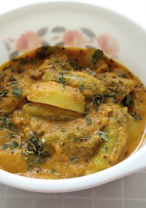 A picture of Masala Tindora (Ivy Gourd) with Potatoes.