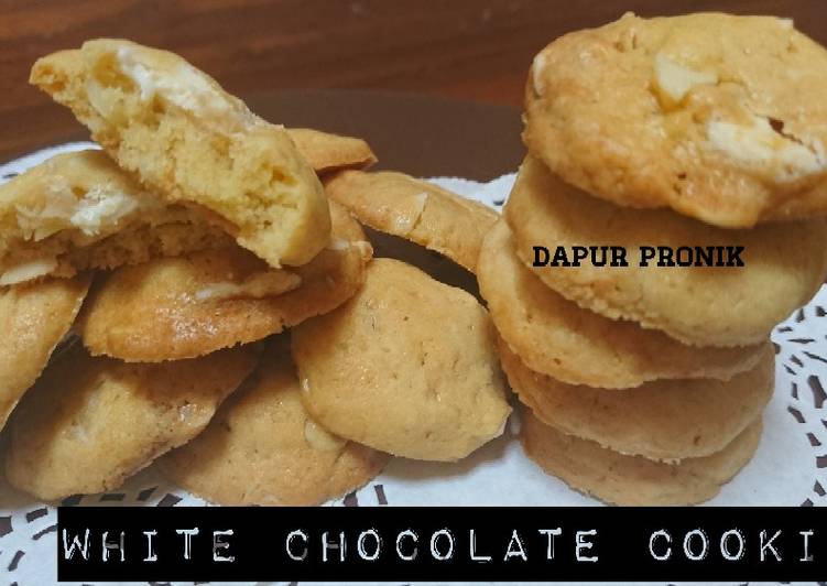 White chocolate almond cookies