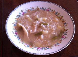 Una foto de Sopa de arroz con setas