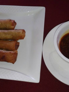 A picture of Spring rolls.