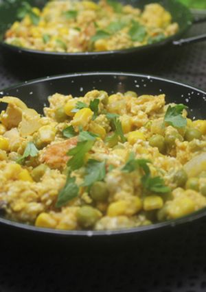 Foto principal de Maíz con guisantes y huevos