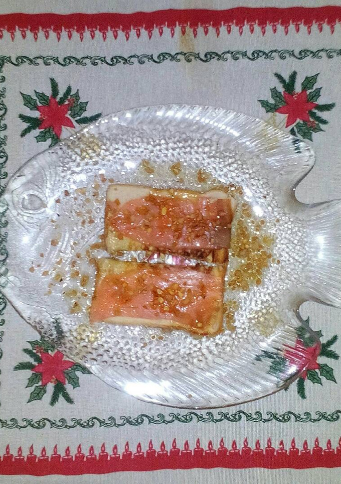Una foto de Tostadas con salmón y crocanti