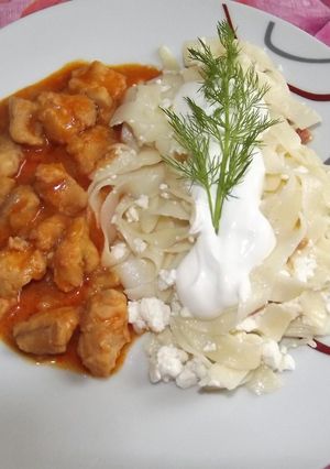 Harcsapaprikás túrós tésztával recept fotója