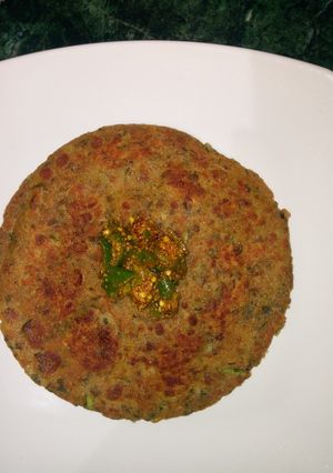 धनिया पराठा (dhaniya paratha recipe in Hindi) रेसिपी मुख्य फोटो