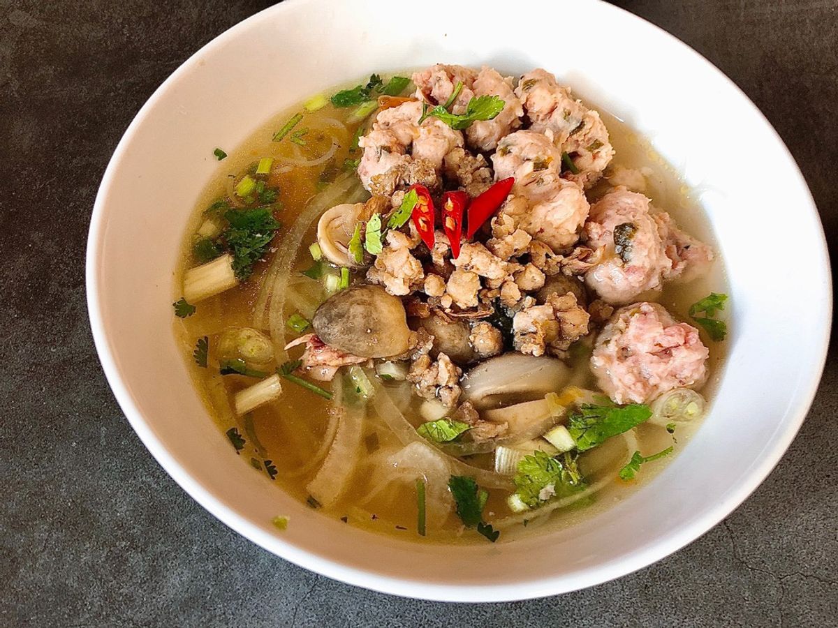 Hủ Tiếu Mộc Nấm, Thịt Bằm (Nước Hầm Xương Gà Cực Ngọt)