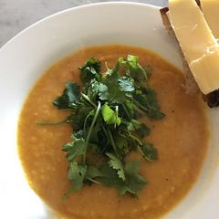 A picture of Yummy parsnip soup.