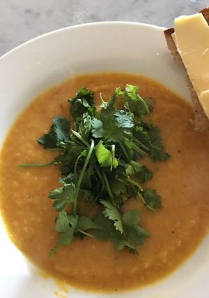 A picture of Yummy parsnip soup.