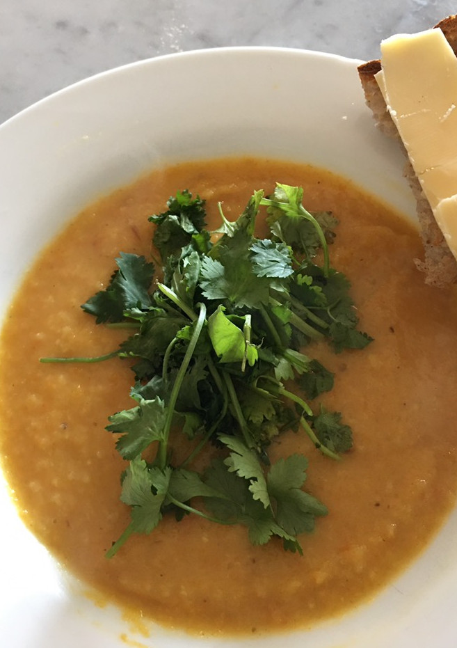 A picture of Yummy parsnip soup.