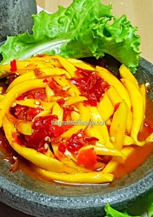 Foto resep Sambal Mangga Asam Manis Pedas 🥭🌶️ | Super Nikmat!