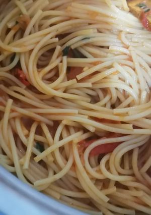صورة لوصفة معكرونة مع صلصة حمراء 😋