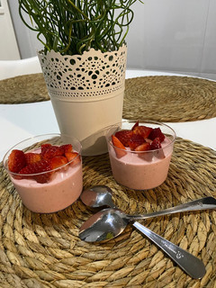 Una foto de Mousse de fresas 🍓🍓🍓
