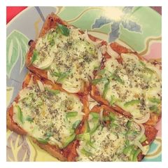 A picture of Bread Pizza.