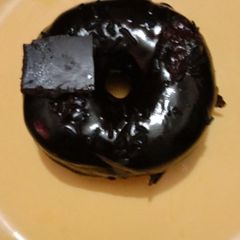 A picture of Chocolate dounuts.